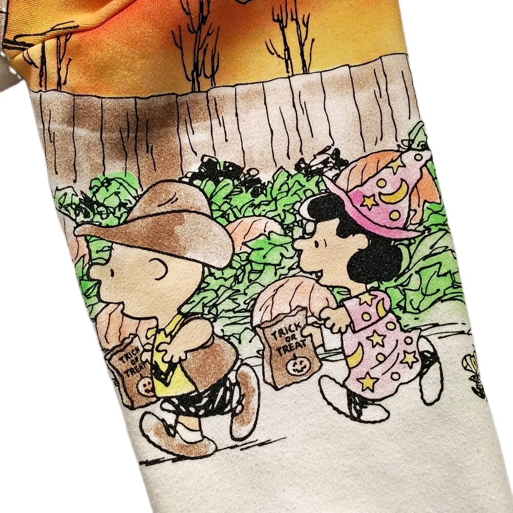 Peanuts Snoopy Halloween Sweatshirt Womens Size S M Oversized Winter White Crewn - Picture 5 of 10
